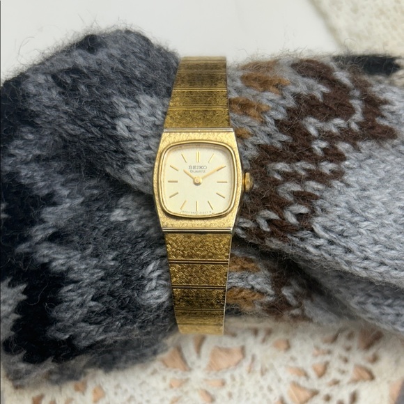 Vintage Dainty Seiko Gold Women\'s Watch